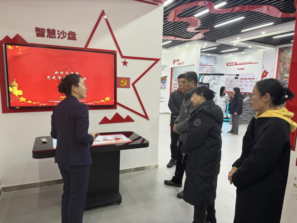 参观VR思政室